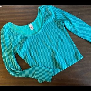 Long sleeve ribbed fitted women’s cropped top